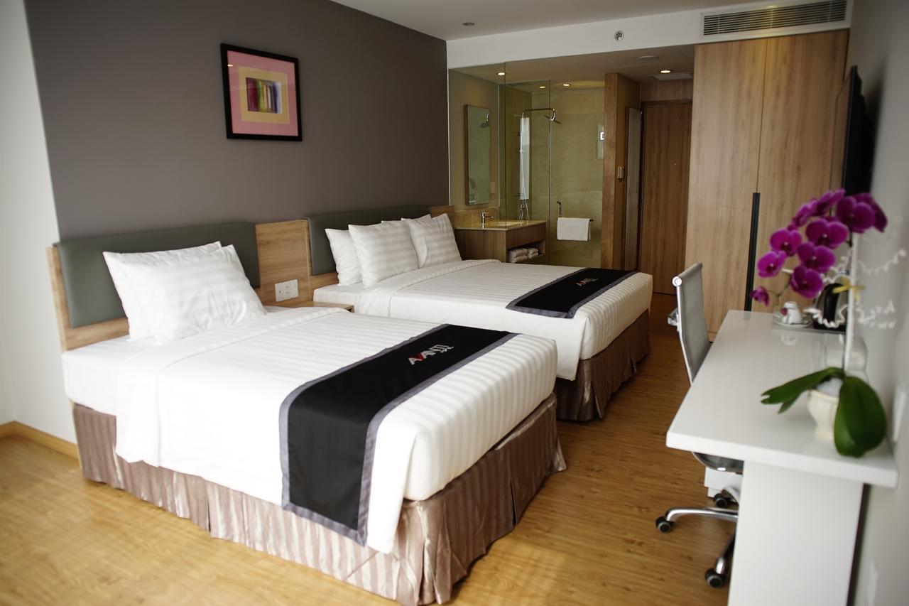 Premier Triple Room with Ben Thanh Market View